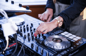 Read more about the article Average Wedding DJ Cost