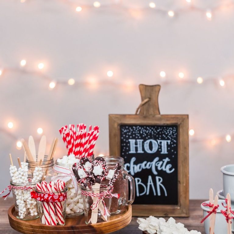 Hot chocolate sign with accessories
