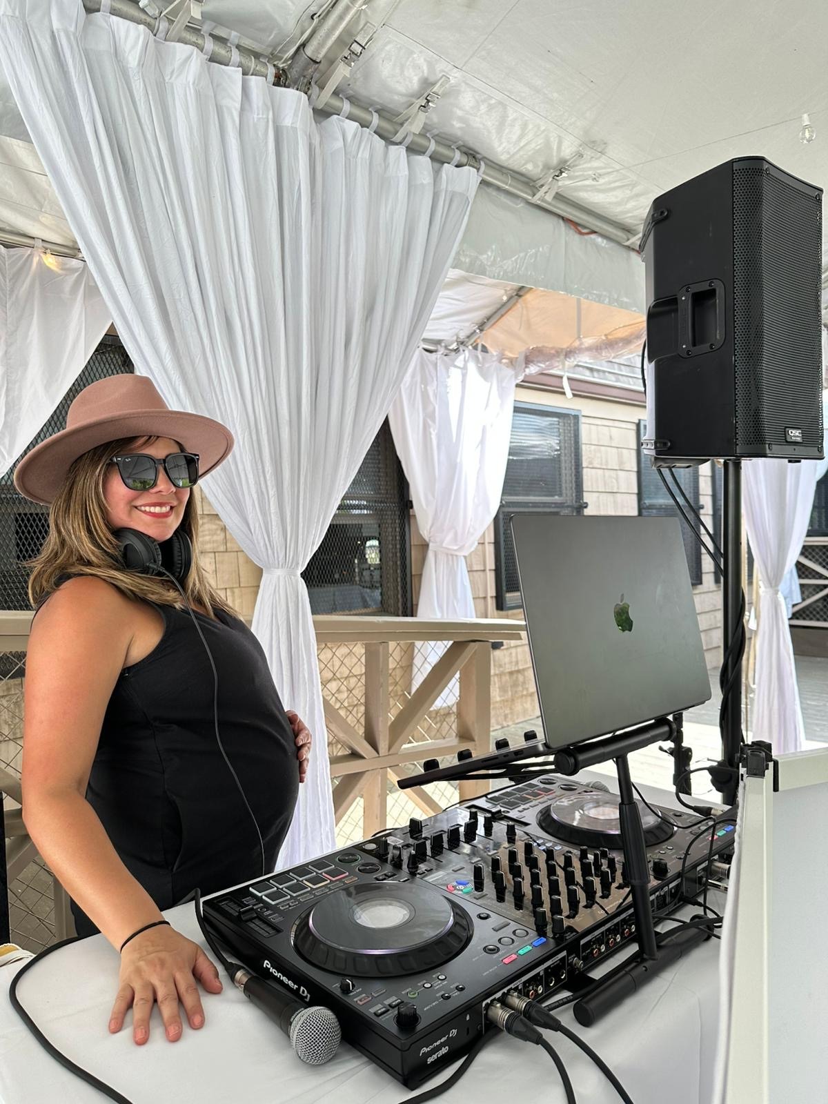 You are currently viewing Maternity Outfit Ideas For Female DJs